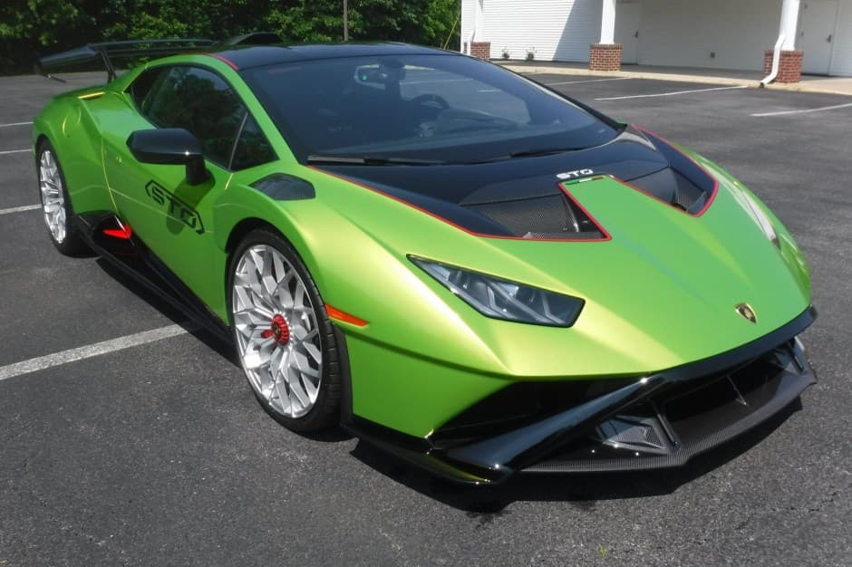 2022 Lamborghini Huracán sold for $404,000