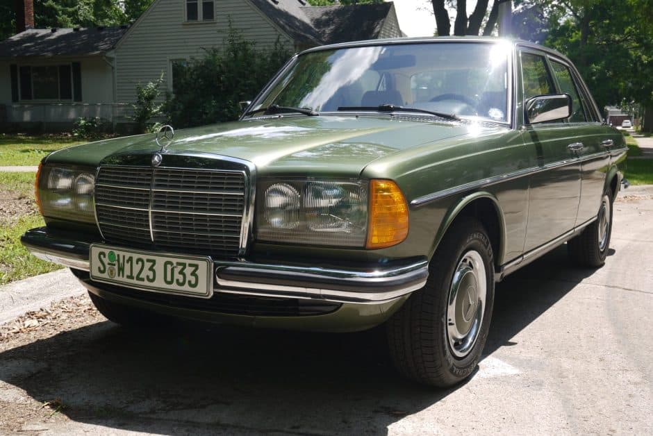 1980 Mercedes-Benz W123 sold for $13,750
