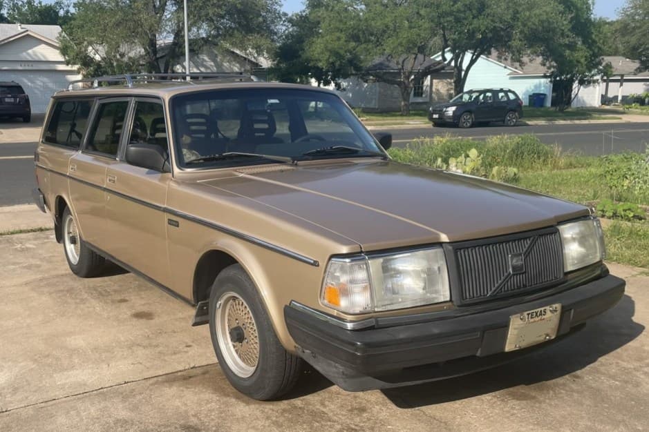 1991 Volvo 240 sold for $5,100