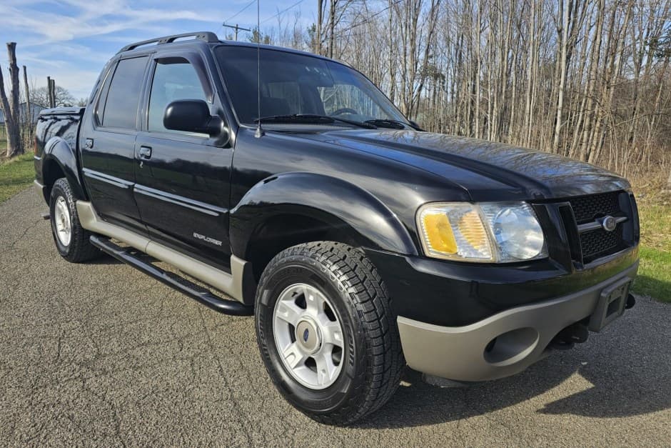 2001 Ford Explorer Sport Trac sold for $7,850