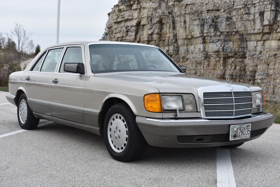 1991 Mercedes-Benz W126 S-Class sold for $12,500