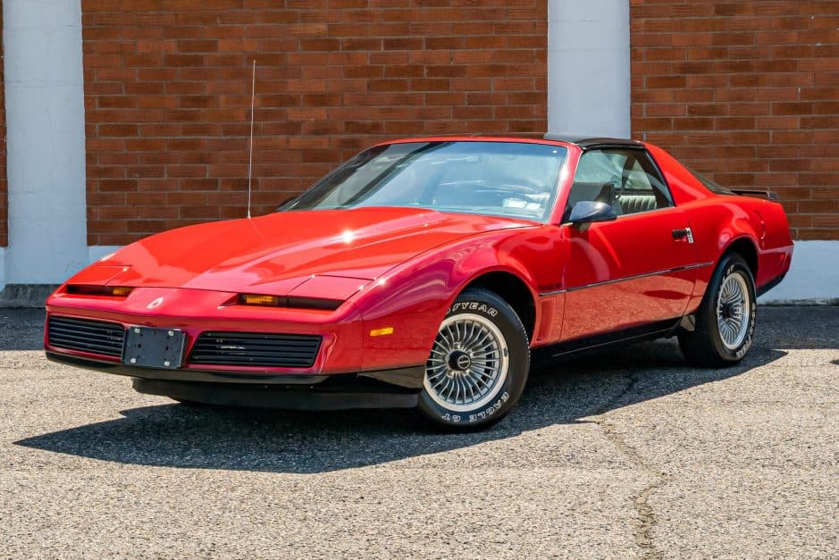 1983 Pontiac Firebird (1982-1992) sold for $13,750