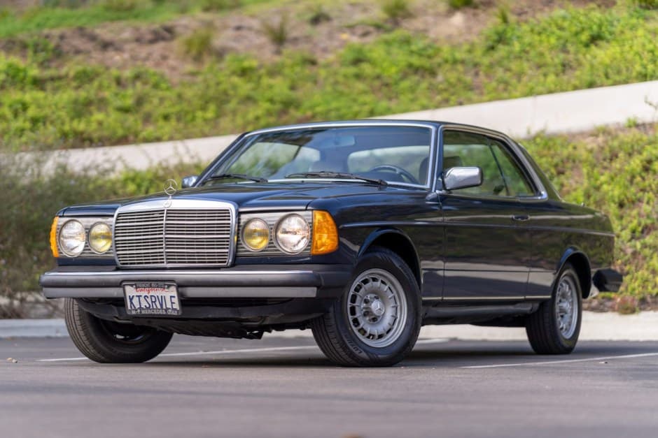 1984 Mercedes-Benz W123 sold for $6,850