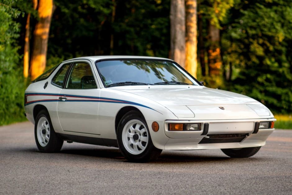 1977 Porsche 924 sold for $27,333