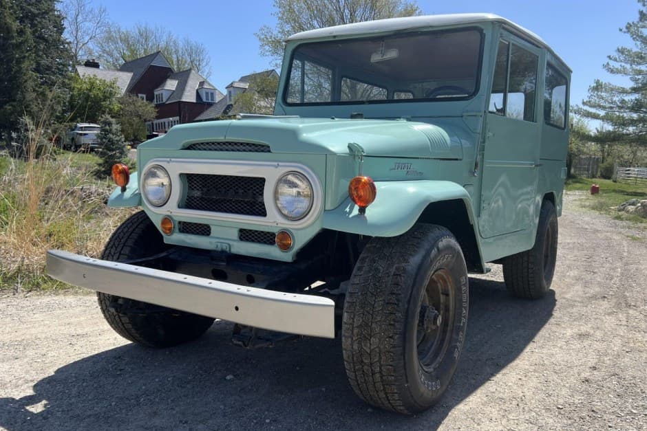 1967 Toyota Land Cruiser FJ40 sold for $10,500