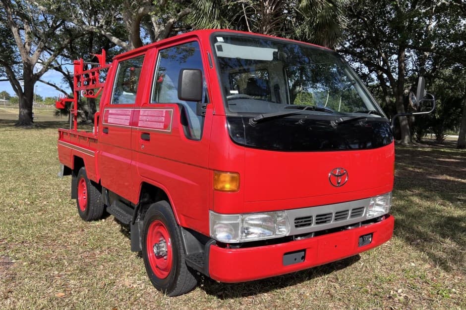 1995 Toyota ToyoAce sold for $17,752