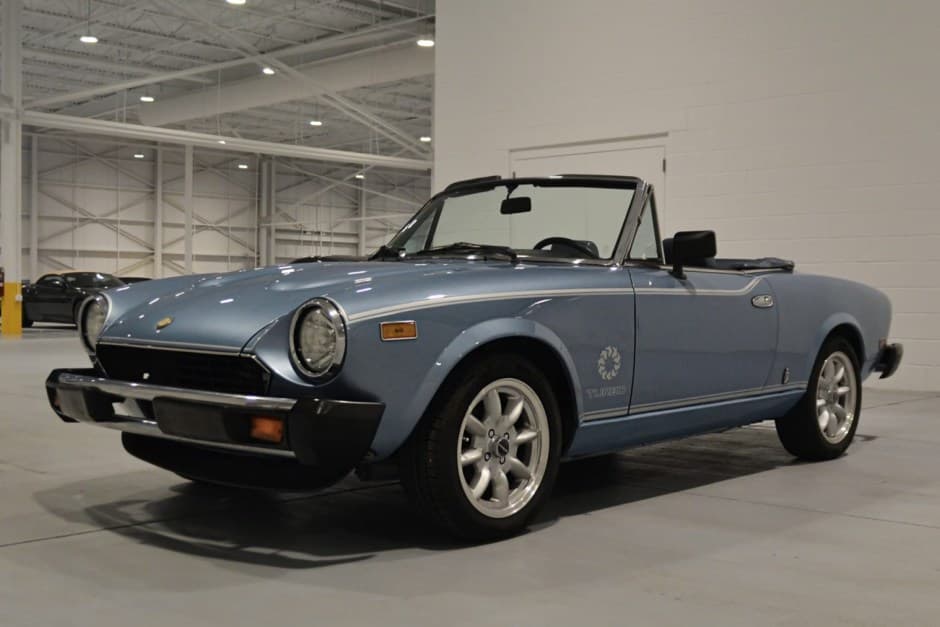 1981 Fiat 124 Spider (1966-1985) sold for $15,250