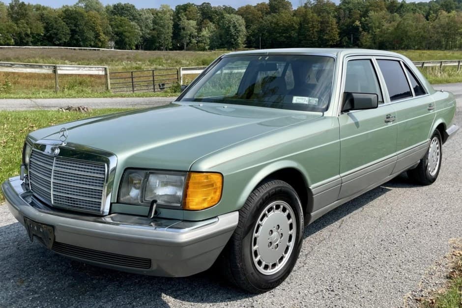 1987 Mercedes-Benz W126 S-Class sold for $18,500