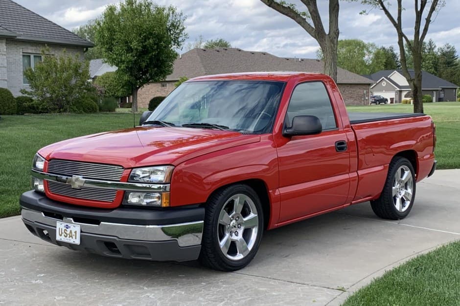 2004 Chevrolet Silverado GMT800 (1999-2007) sold for $27,250