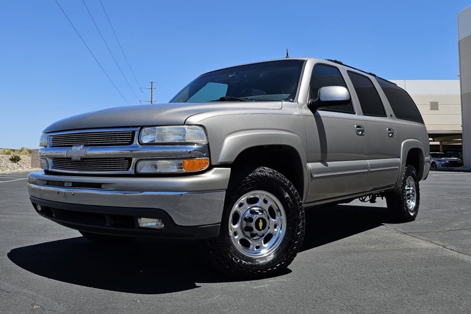 2002 Chevrolet Suburban (GMT800 2000-2006) sold for $18,400