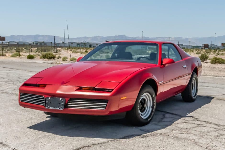 1984 Pontiac Firebird (1982-1992) sold for $6,200