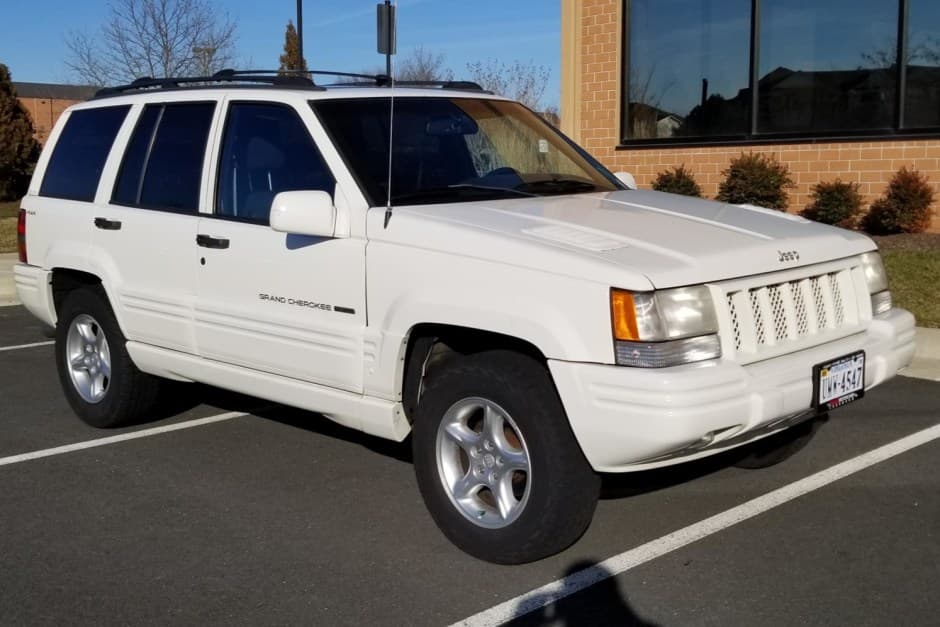 1998 Jeep ZJ Grand Cherokee sold for $6,900