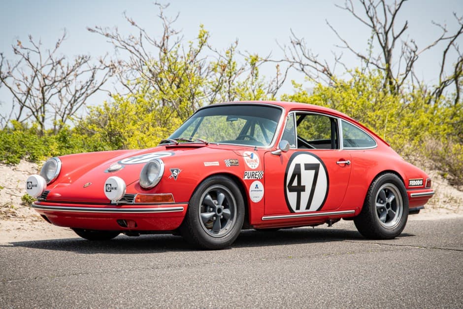 1965 Porsche SWB 911 (1965-1968) sold for $441,000