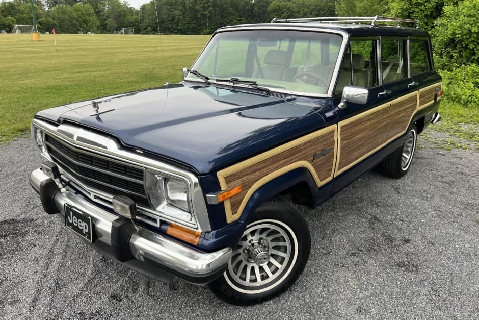 1991 Jeep SJ Grand Wagoneer sold for $24,250
