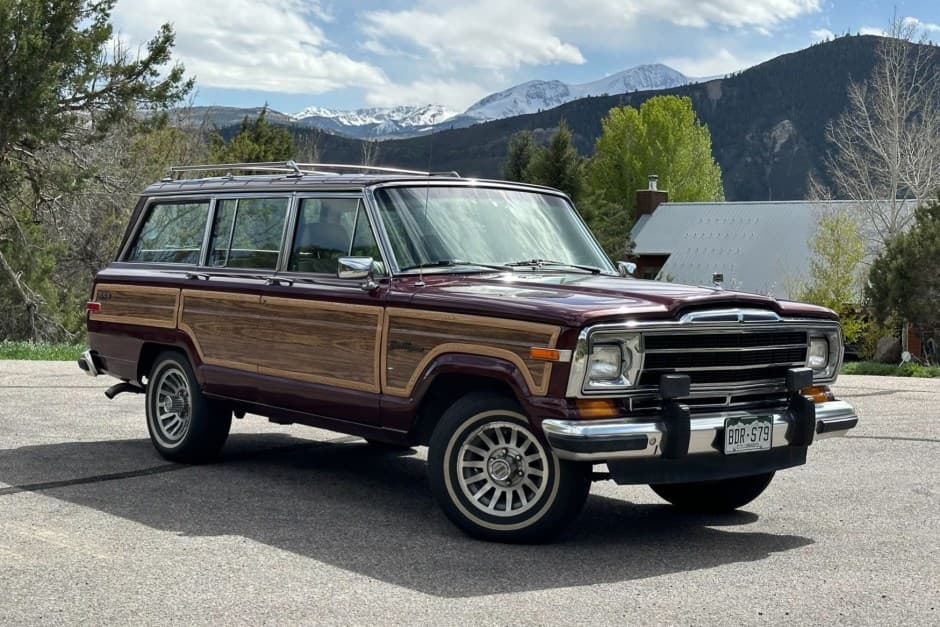1991 Jeep SJ Grand Wagoneer sold for $32,250