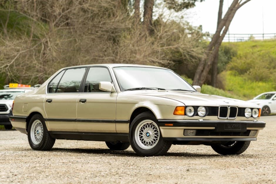 1989 BMW E32 7-Series sold for $17,735
