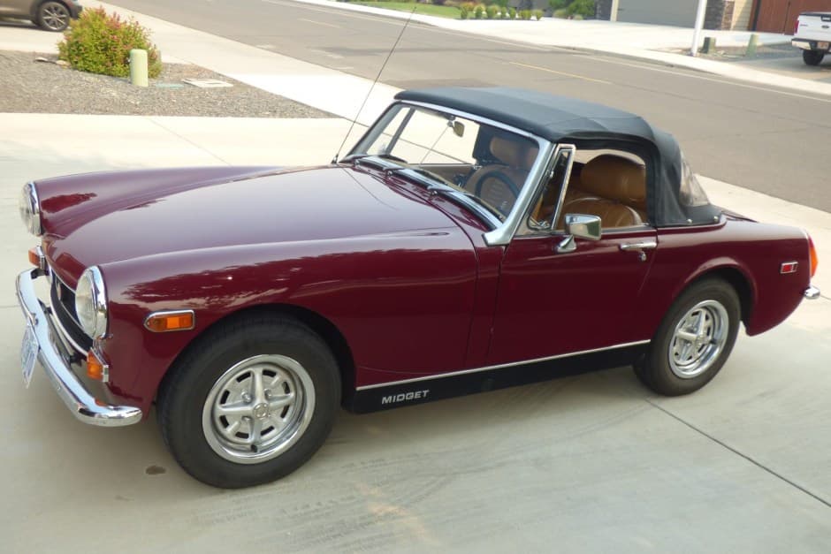 1974 MG Midget sold for $10,250