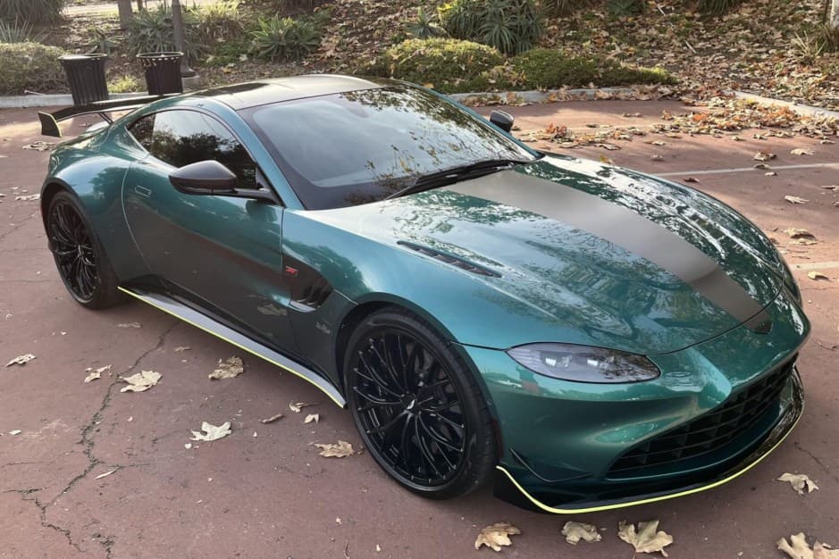 2022 Aston Martin V8 Vantage (2006+) sold for $125,000