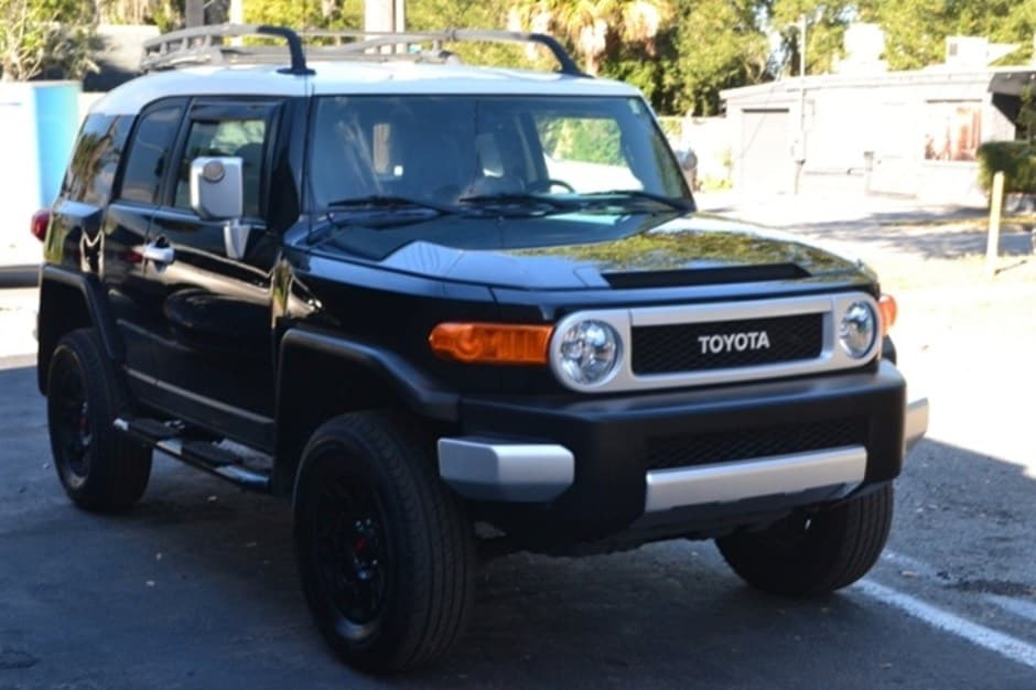 2013 Toyota FJ Cruiser sold for $22,805