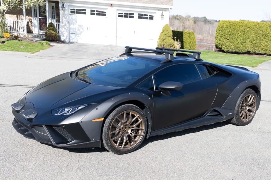 2023 Lamborghini Huracán sold for $307,111