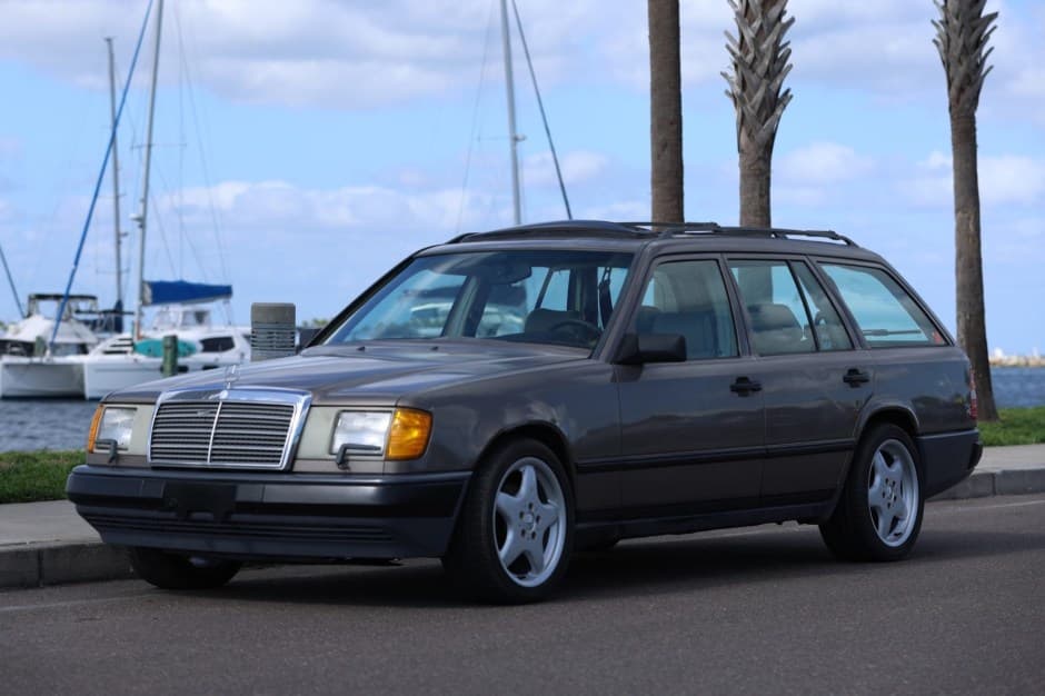 1989 Mercedes-Benz W124 E-Class sold for $4,000