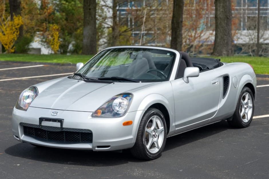 2002 Toyota W30 MR2 sold for $14,500