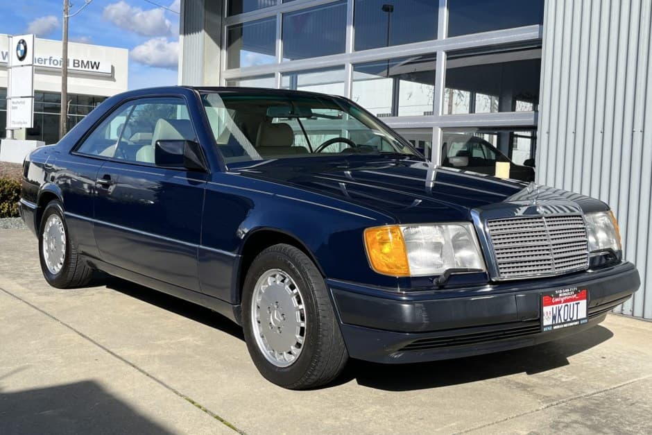 1992 Mercedes-Benz W124 E-Class sold for $12,500