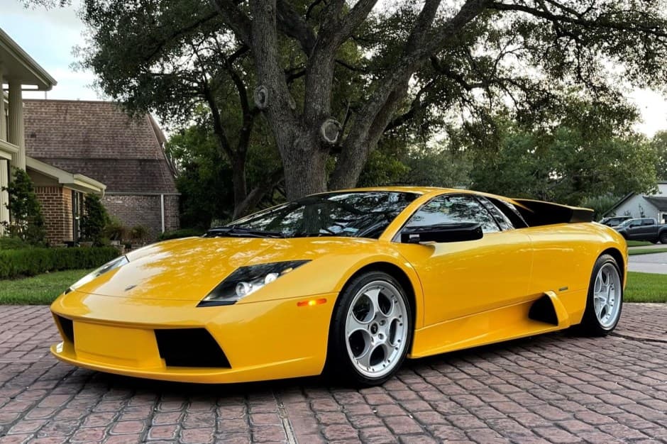 2004 Lamborghini Murciélago sold for $380,000