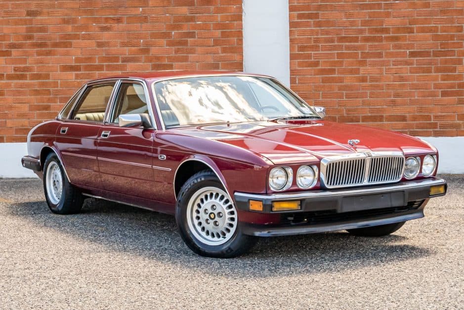 1989 Jaguar XJ40 XJ (1988-1994) sold for $5,200