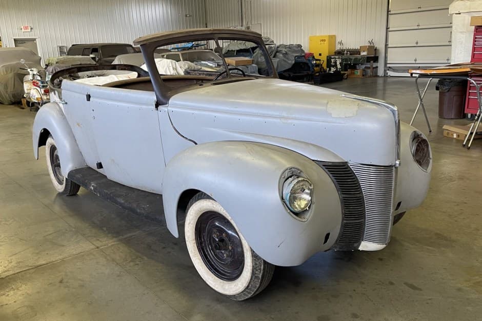 1939 Ford Standard, Deluxe, & Super Deluxe sold for $2,800