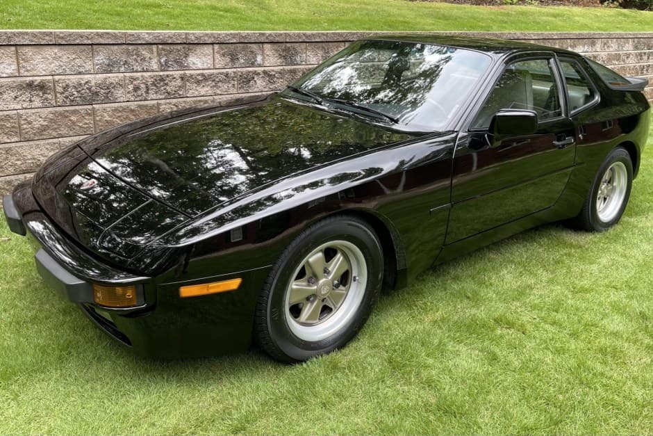 1985 Porsche 944 sold for $20,250