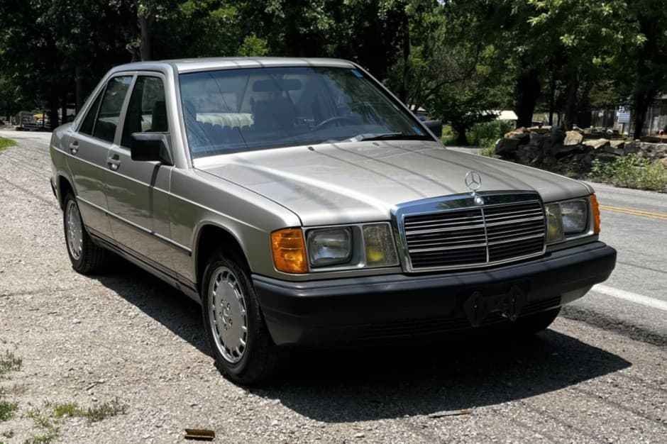 1985 Mercedes-Benz W201 190 sold for $4,000
