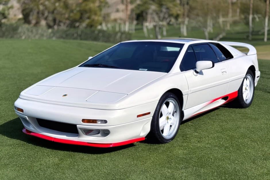 1995 Lotus Esprit sold for $48,545