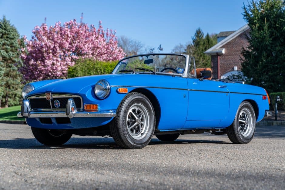 1976 MG MGB sold for $10,000