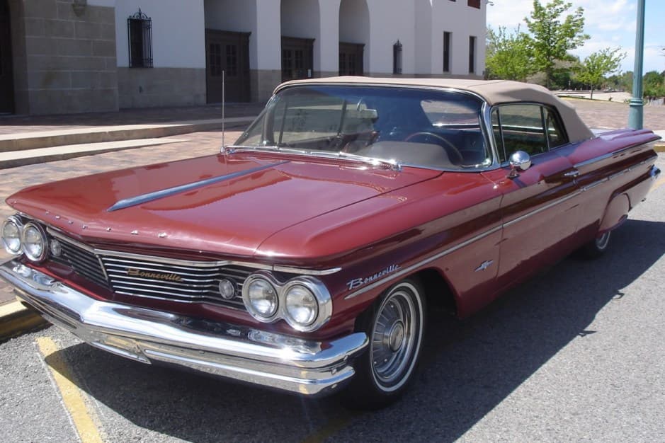 1960 Pontiac Bonneville sold for $36,000