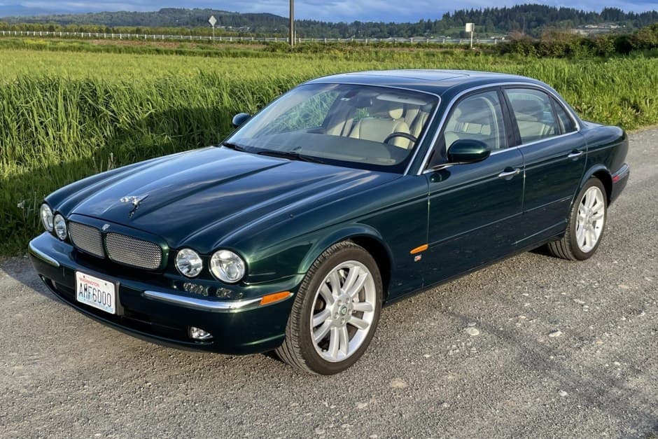 2004 Jaguar X350/X356/X358 XJR (2004-2009) sold for $17,000