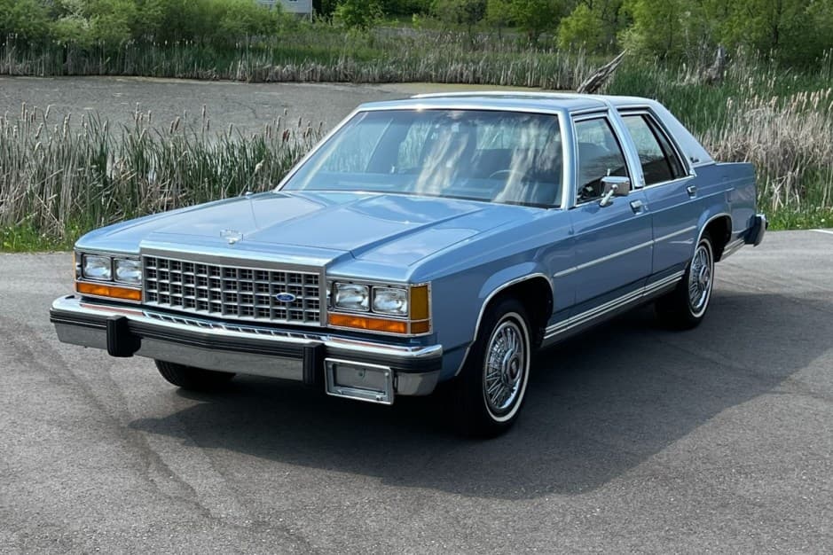 1985 Ford Crown Victoria sold for $7,750