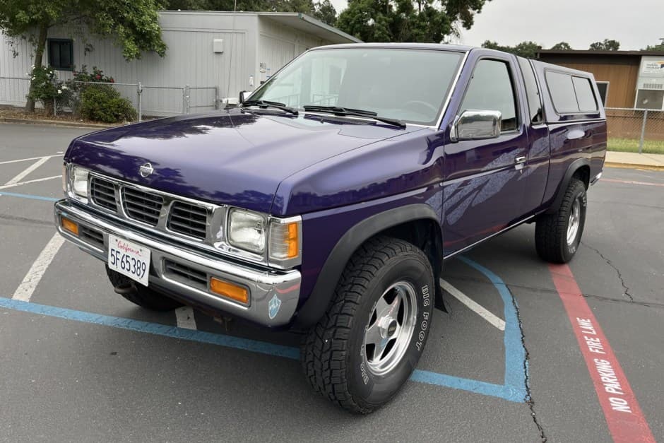 1995 Nissan Pickup sold for $9,900