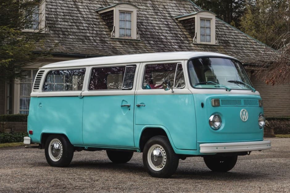 1976 Volkswagen Bay-Window Bus sold for $22,000
