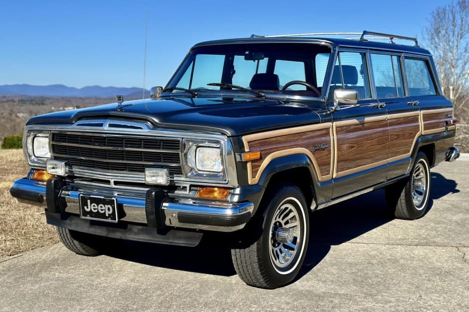 1990 Jeep SJ Grand Wagoneer sold for $31,000