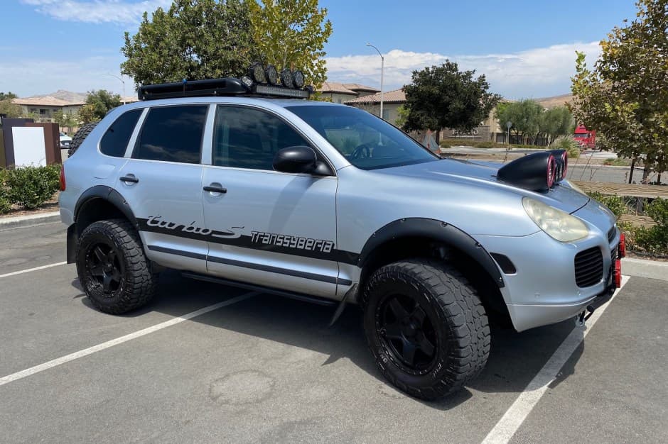 2003 Porsche 955/957 Cayenne (2003-2010) sold for $8,000