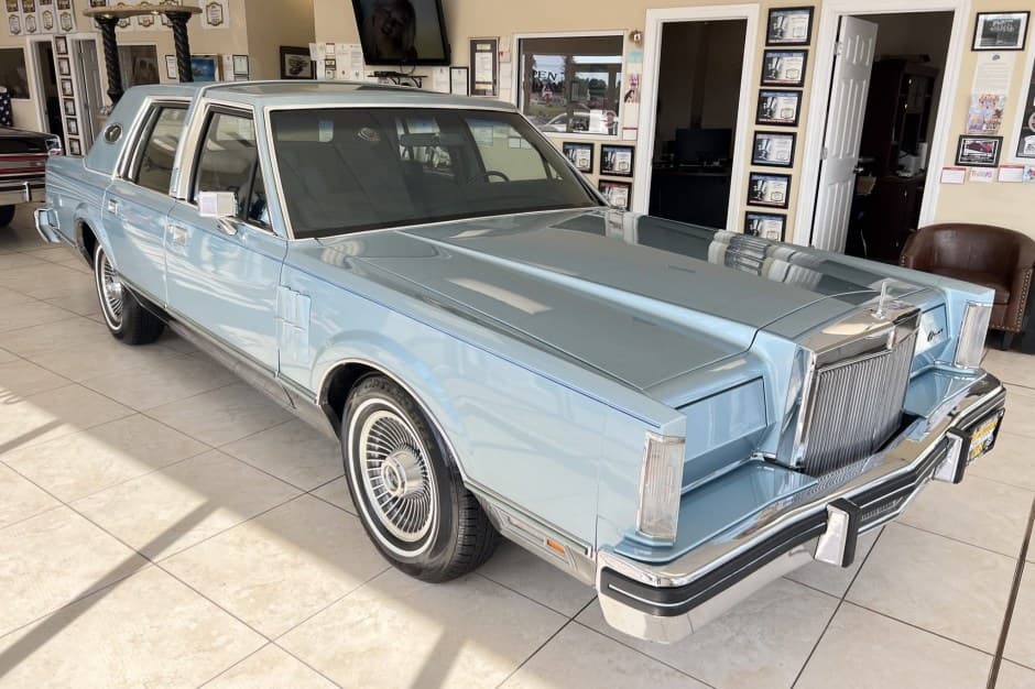 1980 Lincoln Continental Mark VI (1980-1983) sold for $17,250
