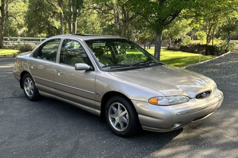 1995 Ford Contour sold for $9,401