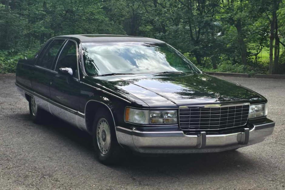 1994 Cadillac Fleetwood 1985-1996 sold for $12,101