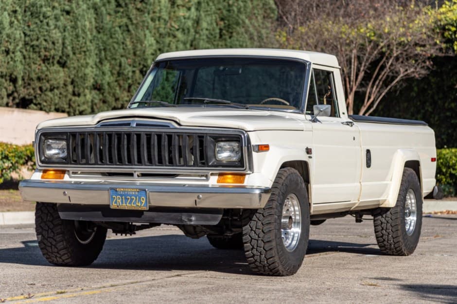 1986 Jeep Pickup sold for $17,500