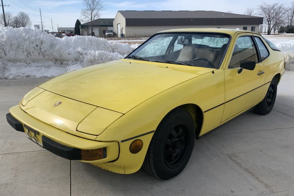 1977 Porsche 924 sold for $2,800