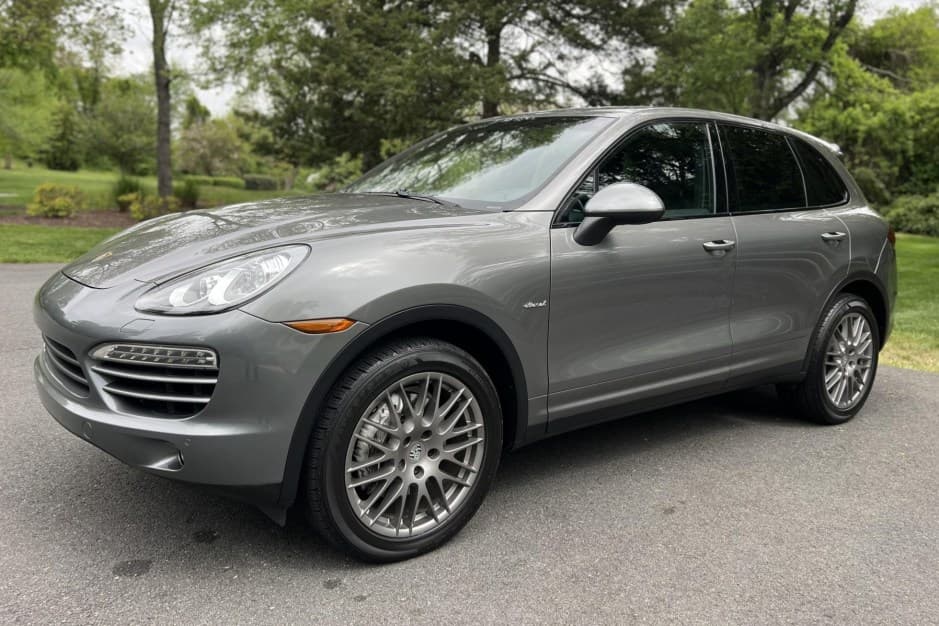 2014 Porsche 958 Cayenne (2011-2018) sold for $17,750