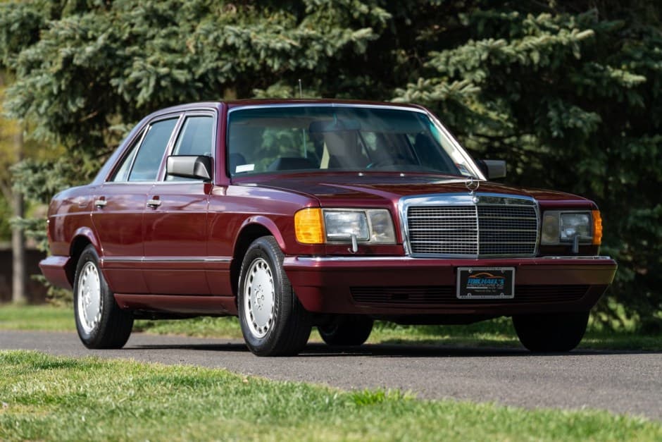 1989 Mercedes-Benz W126 S-Class sold for $26,250