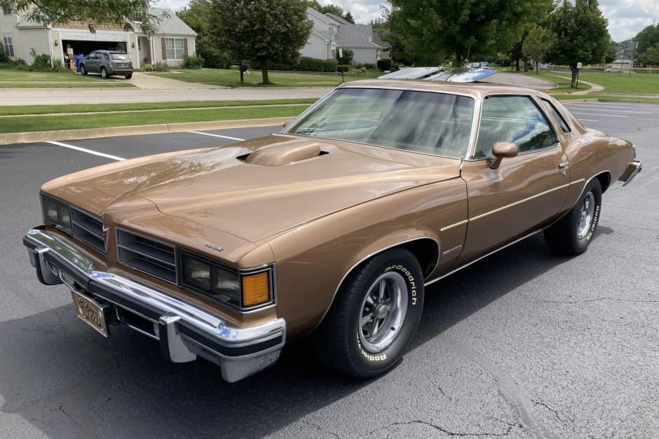 1976 Pontiac Tempest / LeMans sold for $8,475