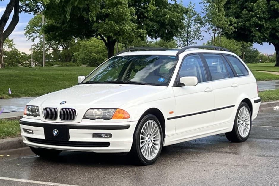 2001 BMW E46 3-Series Touring sold for $13,500